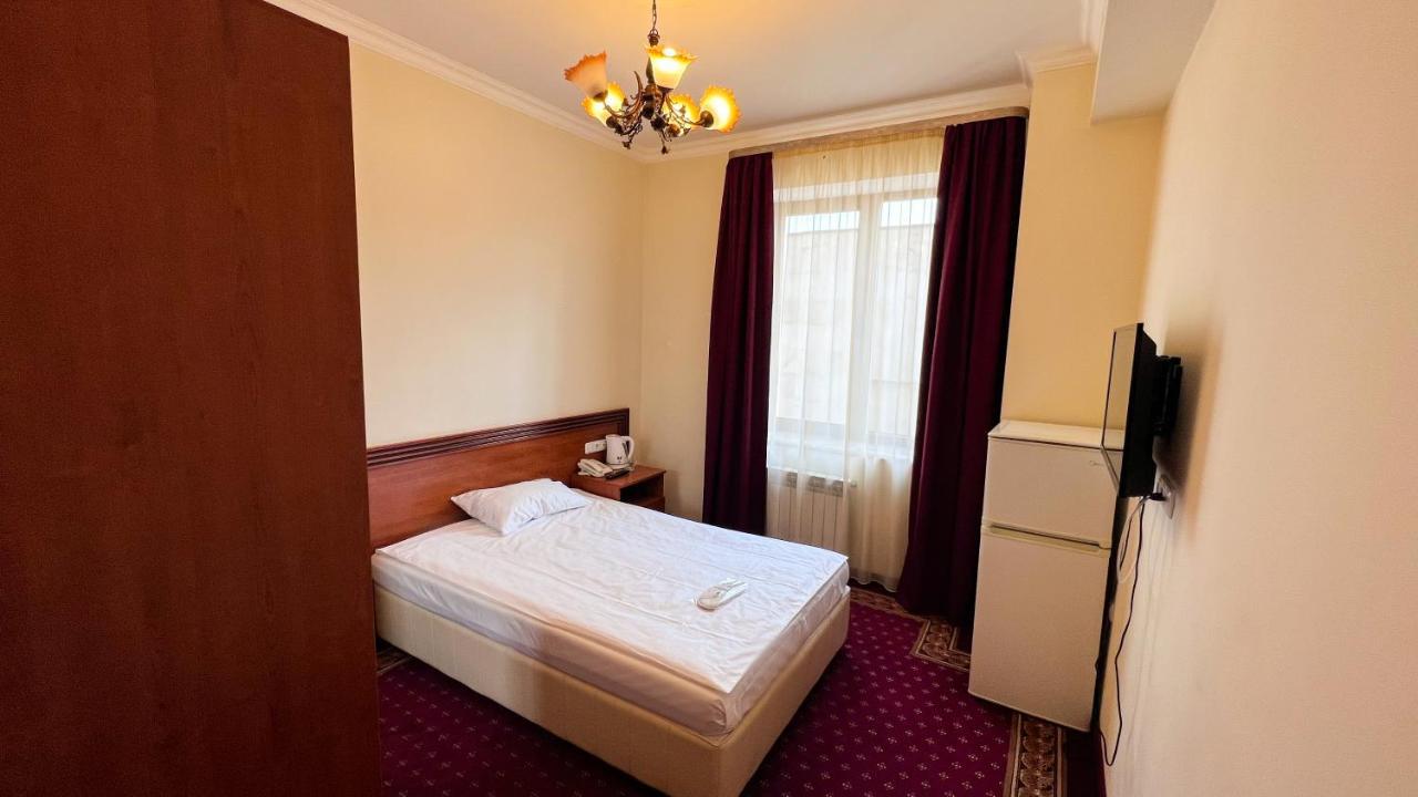 Olympavan Hotel يريفان المظهر الخارجي الصورة
