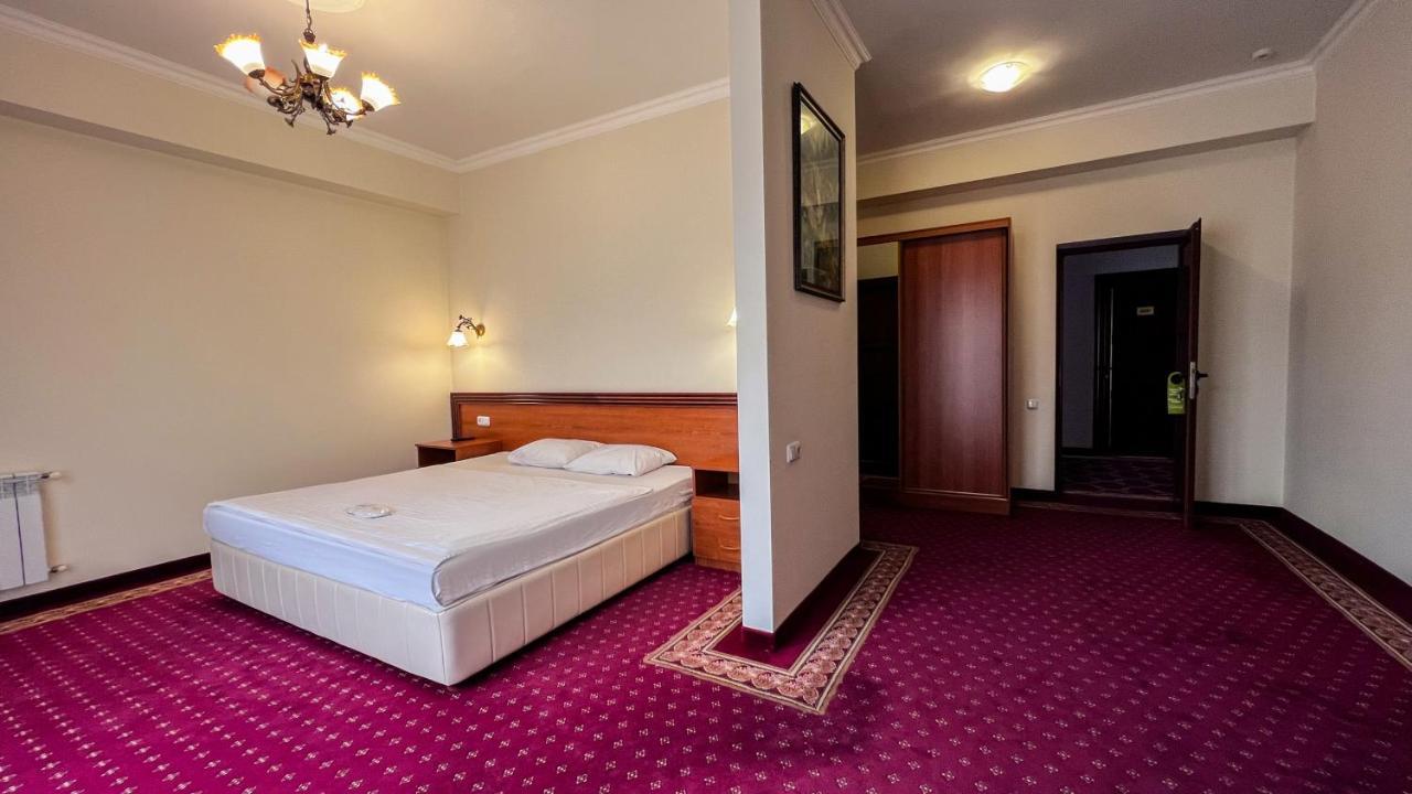 Olympavan Hotel يريفان المظهر الخارجي الصورة
