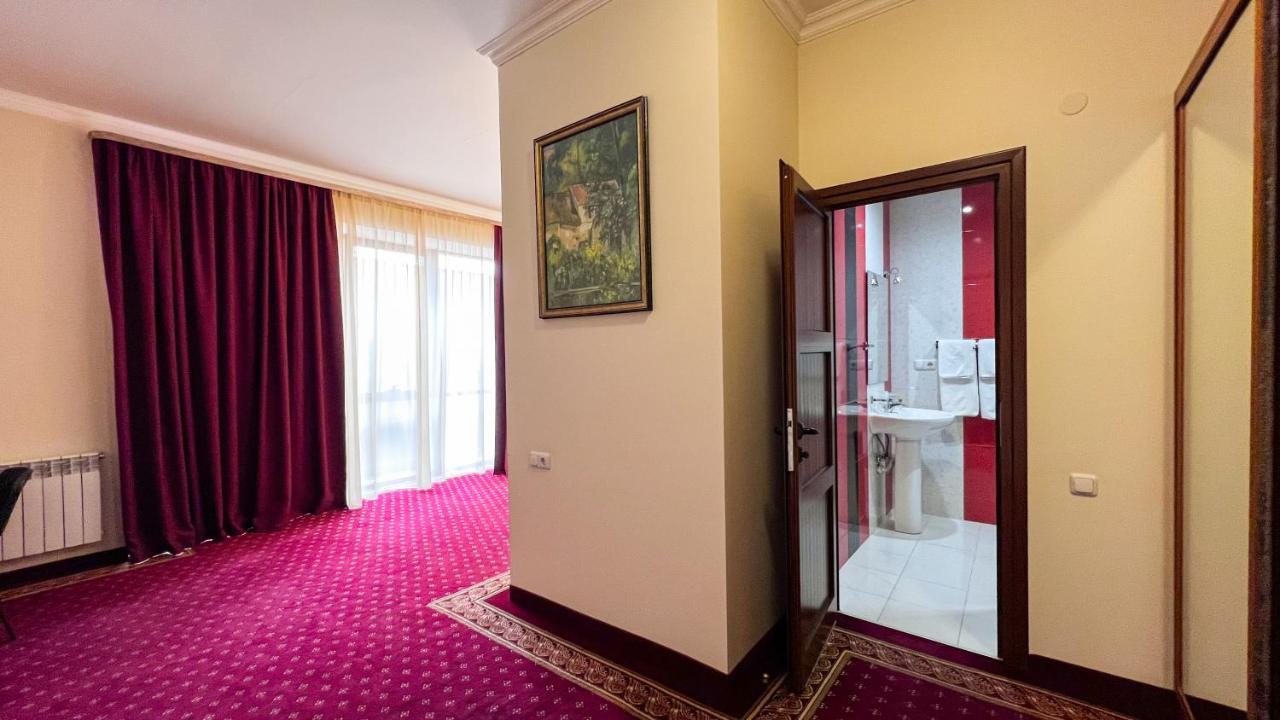 Olympavan Hotel يريفان المظهر الخارجي الصورة