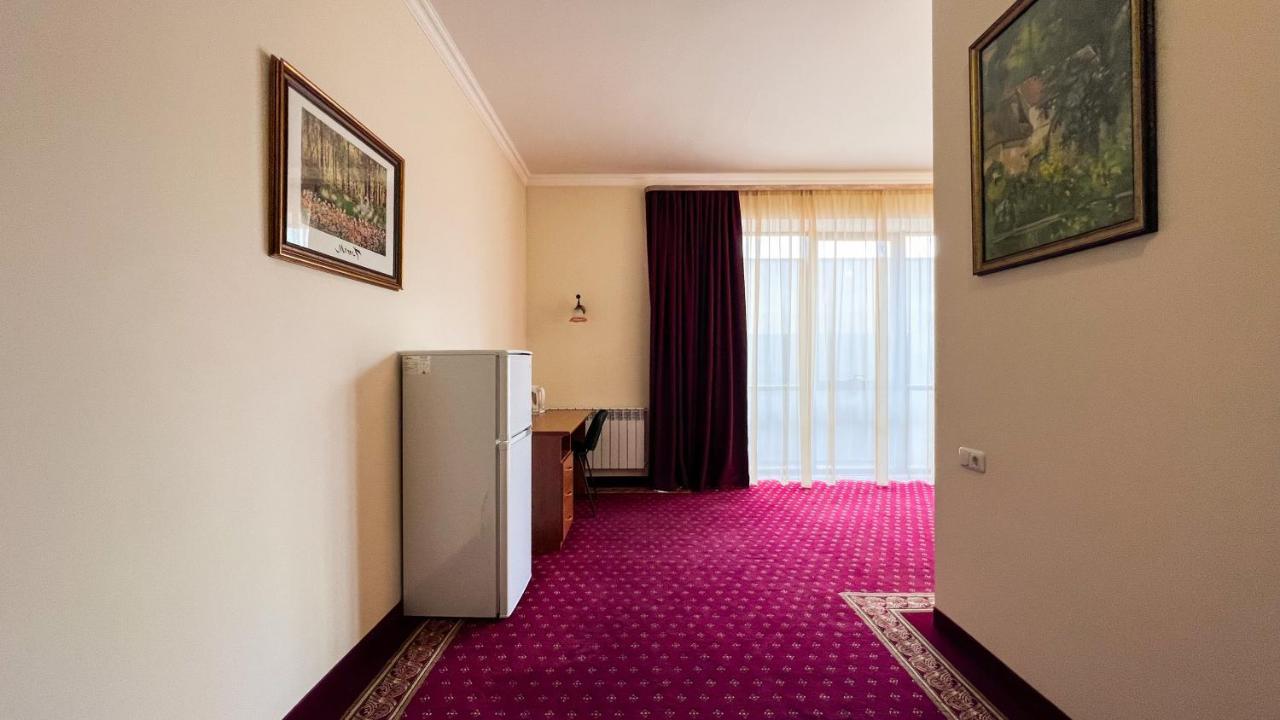 Olympavan Hotel يريفان المظهر الخارجي الصورة