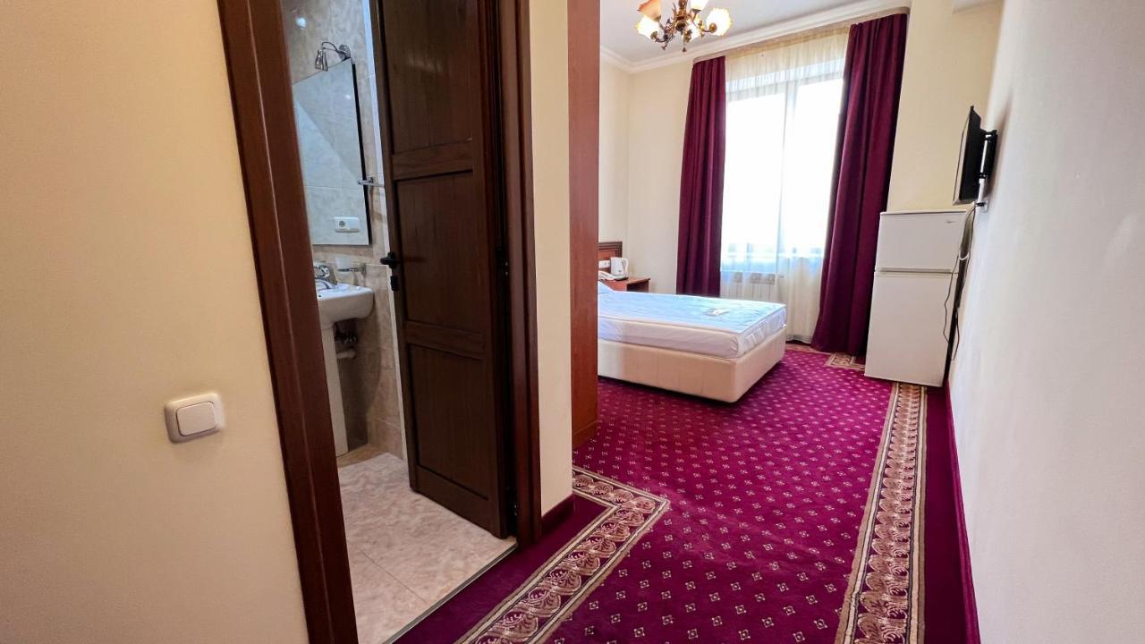 Olympavan Hotel يريفان المظهر الخارجي الصورة